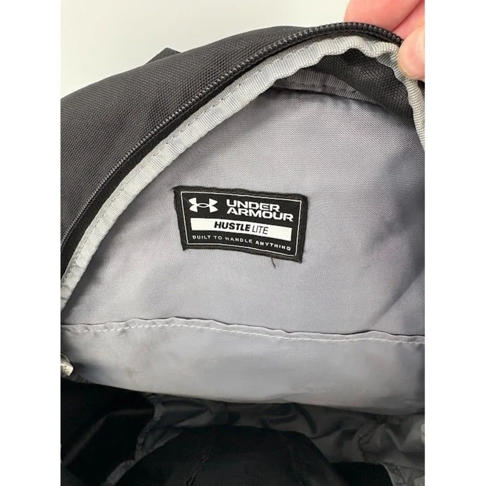 Under Armour UA Hustle 5.0 Backpack Black /‎ Silver School Sports Bag 29L
